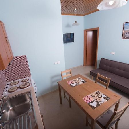 Hotel Πέτρινο Σπίτι à Lazaráta Extérieur photo