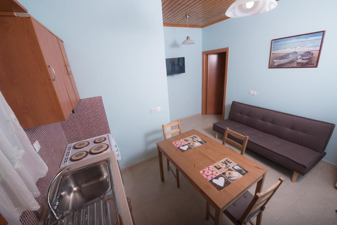 Hotel Πέτρινο Σπίτι à Lazaráta Extérieur photo