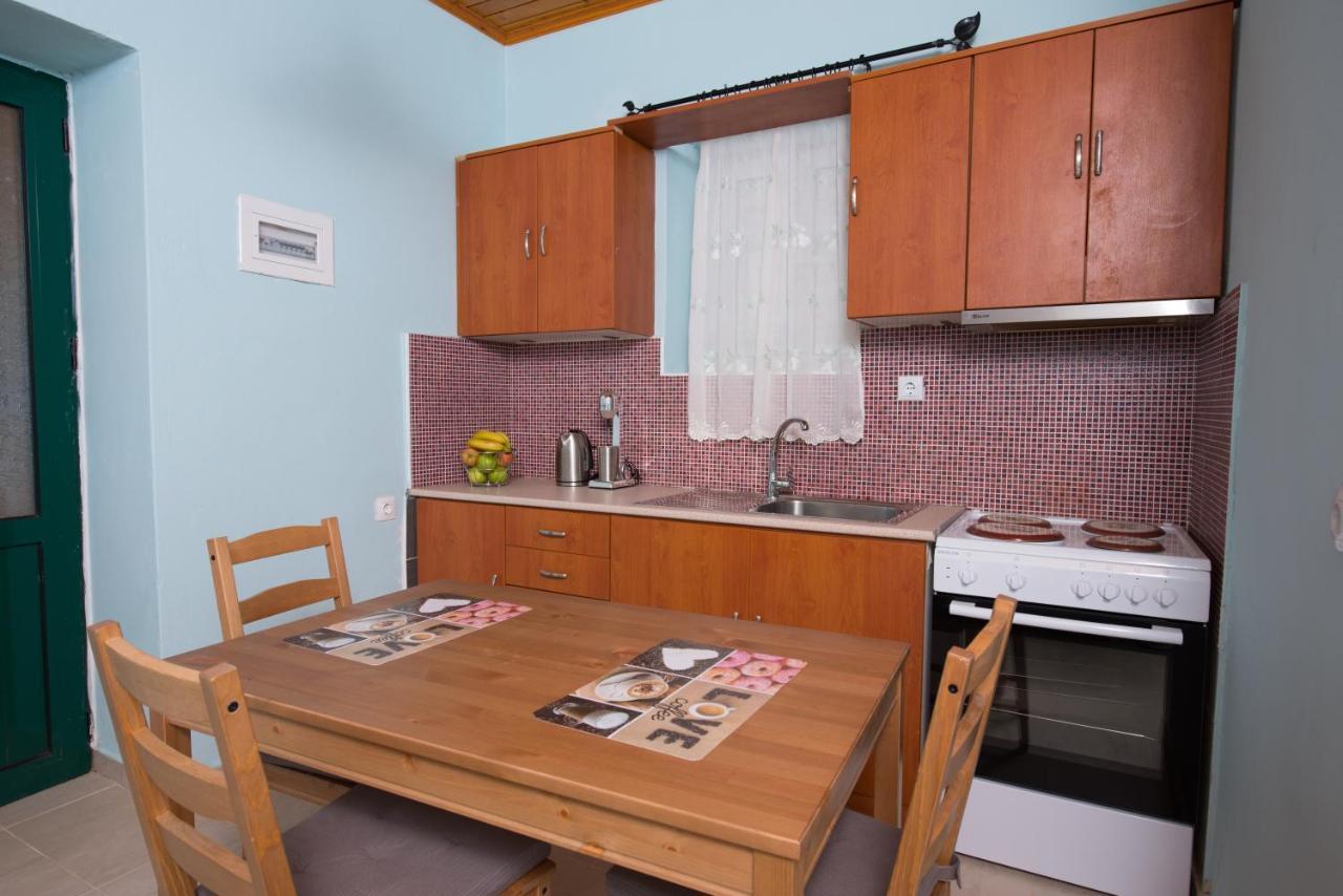 Hotel Πέτρινο Σπίτι à Lazaráta Extérieur photo