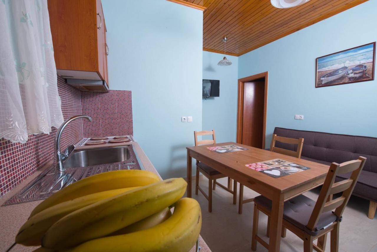 Hotel Πέτρινο Σπίτι à Lazaráta Extérieur photo